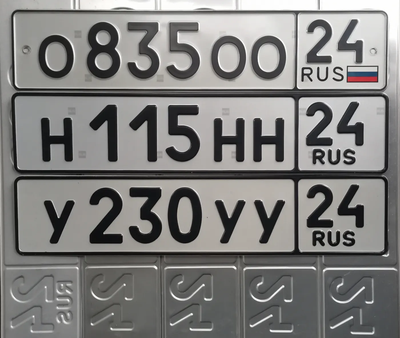 Купить красивый гос номер О835ОО регион 24